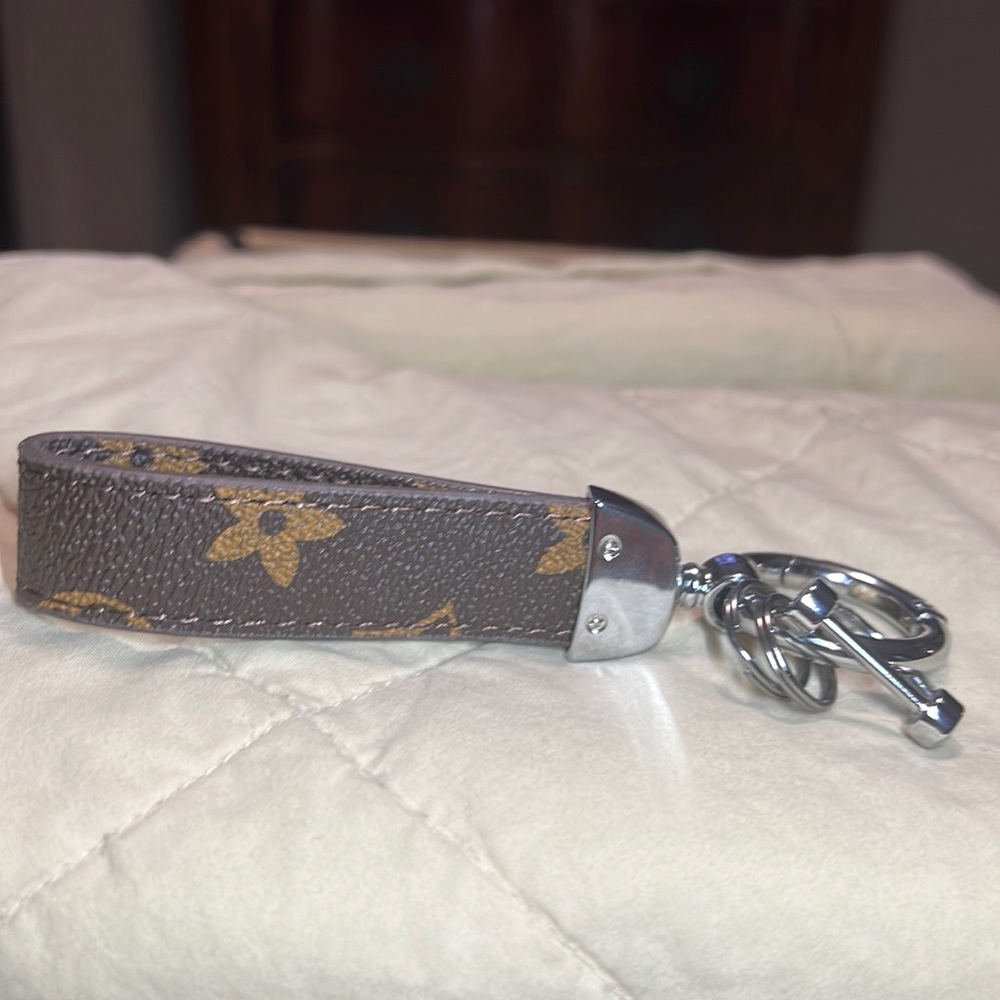 - Keychain